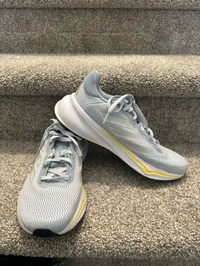 Women's Adidas Response Running Shoe Size 8